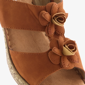 Blue Box dames slippers cognac met bloemen