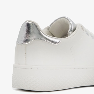 Blue Box dames sneakers wit met metallic zilver